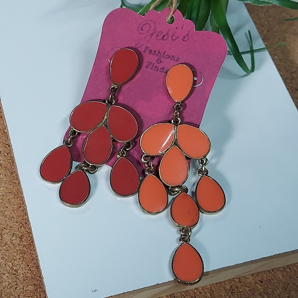 E2796 MisMatch Goldtone Teardrop Earrings - Picture 4 of 8